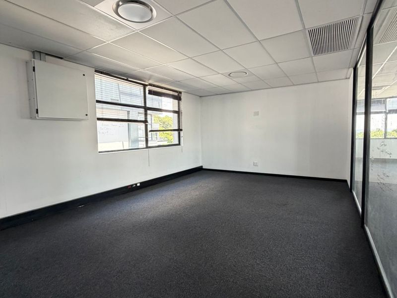 A Modern Office Destination in the Heart of Sandhurst - Photo 7