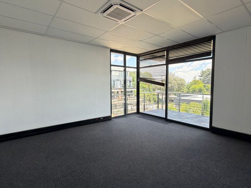 A Modern Office Destination in the Heart of Sandhurst - Photo 8