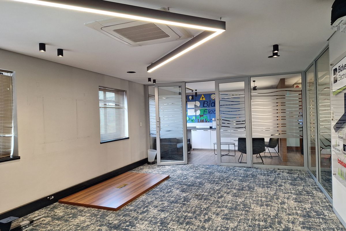 377sqm FULLY FITTED OFFICE SPACE TO LET IN SANDOWN, SANDTON - Photo 4