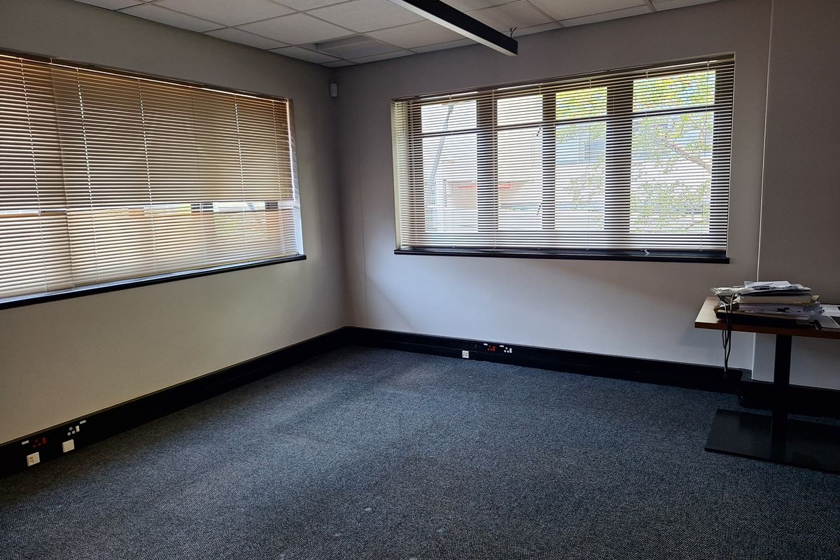 377sqm FULLY FITTED OFFICE SPACE TO LET IN SANDOWN, SANDTON - Photo 3