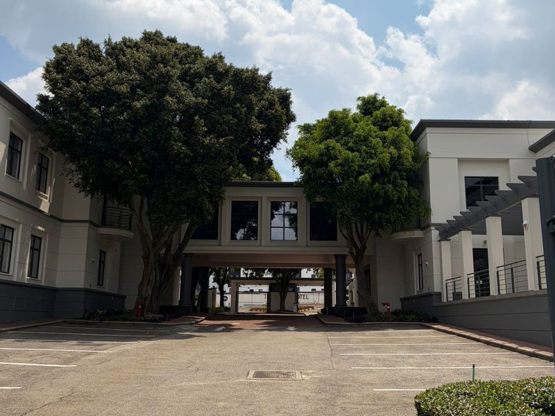 A Grade building in the heart of Illovo with high visisbility - Photo 2