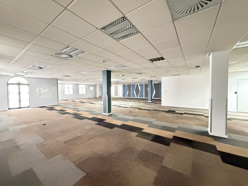 A Grade building in the heart of Illovo with high visisbility - Photo 7