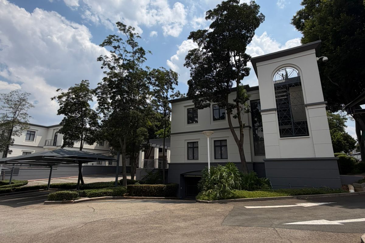 A Grade building in the heart of Illovo with high visisbility - Photo 4