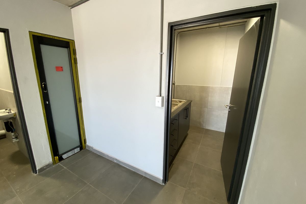 Newly Built Industrial Unit for Sale in Lanseria - Photo 5