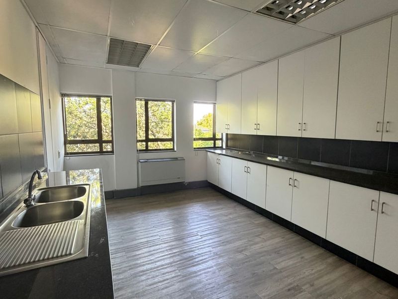A grade office space in Hyde Park - Photo 8
