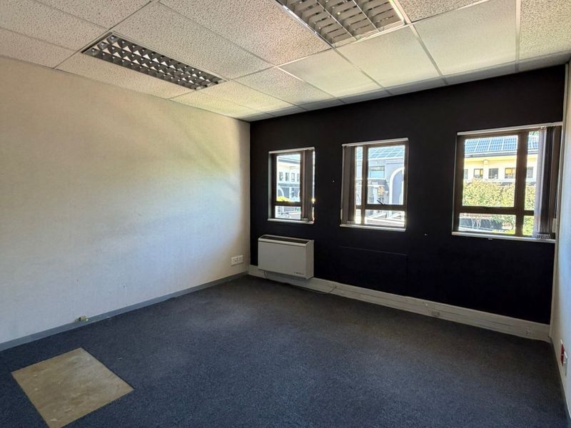 Prime Office space available in the heart of Hyde Park Walking distance to Hyde Park Shopping Centre - Photo 5