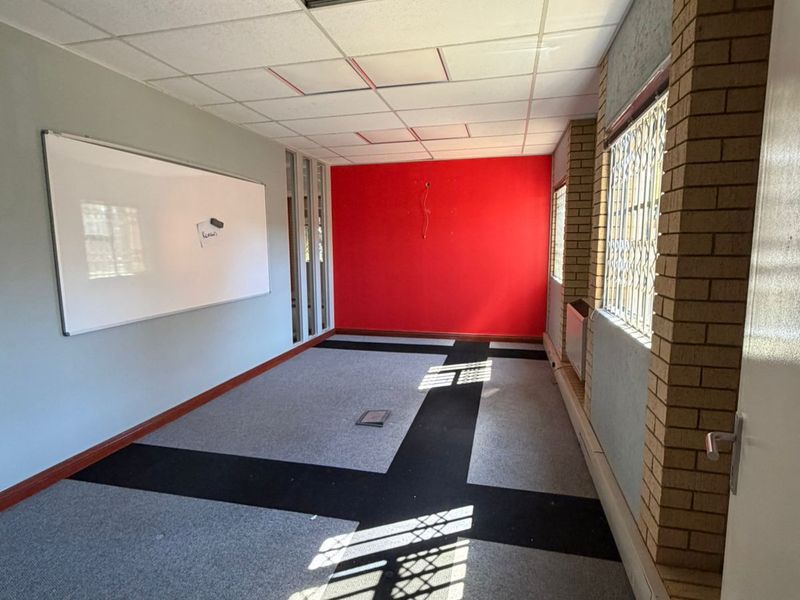 Low rise Office building in the heart of leafy Fairlands, Randburg - Photo 6