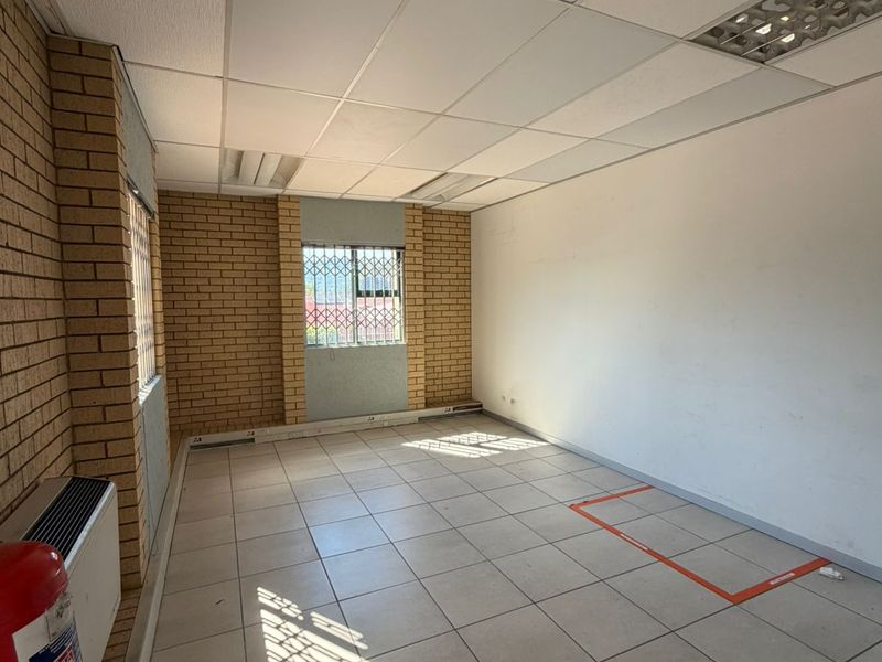 Conveniently located office space close to the highway in the quiet suburb of Fairlands - Photo 9
