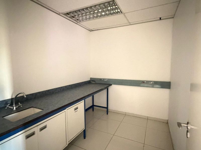 Conveniently located office space close to the highway in the quiet suburb of Fairlands - Photo 7