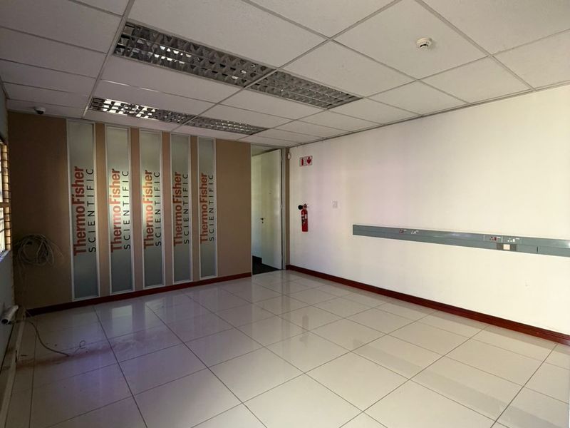 Conveniently located office space close to the highway in the quiet suburb of Fairlands - Photo 6