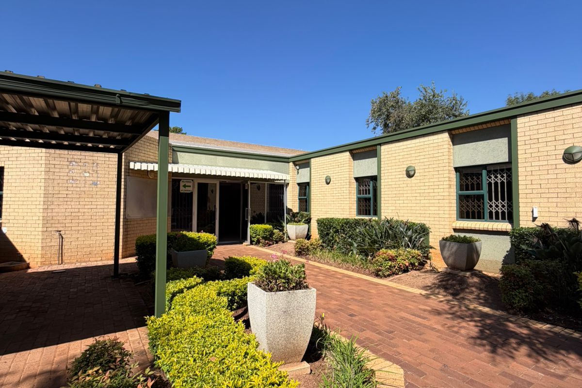 Conveniently located office space close to the highway in the quiet suburb of Fairlands - Photo 2