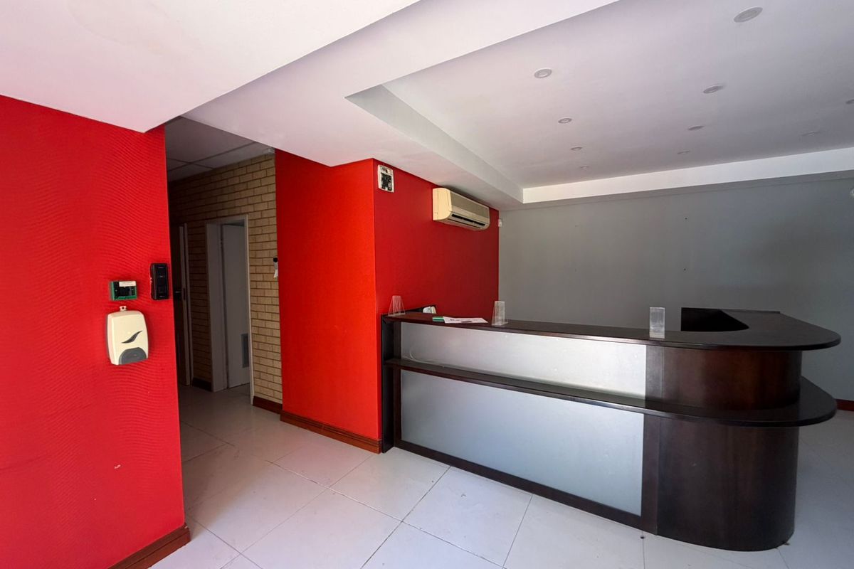 Conveniently located office space close to the highway in the quiet suburb of Fairlands - Photo 4