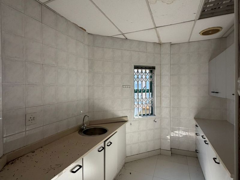 Conveniently located office space close to the highway in the quiet suburb of Fairlands - Photo 5