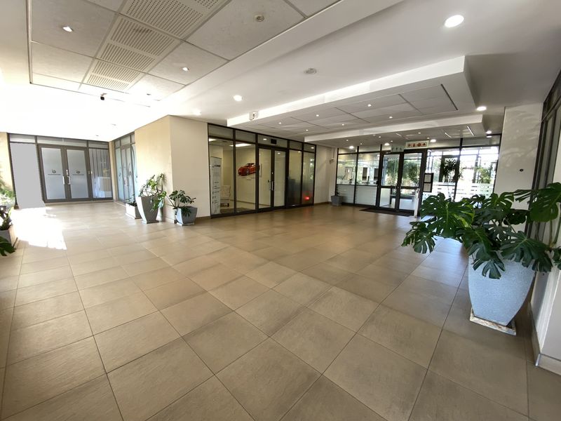 266m2 Ground Floor Suite to Let in Fourways - Photo 2