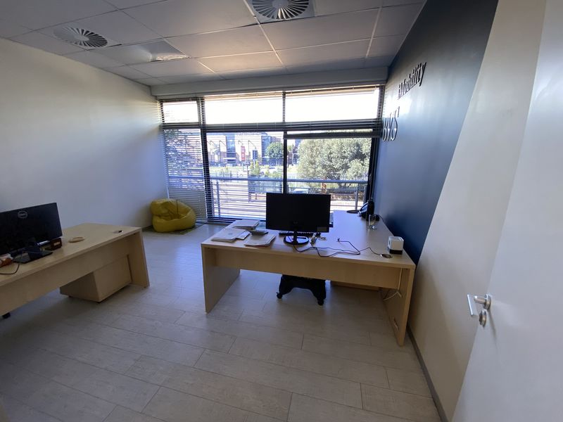 266m2 Ground Floor Suite to Let in Fourways - Photo 8
