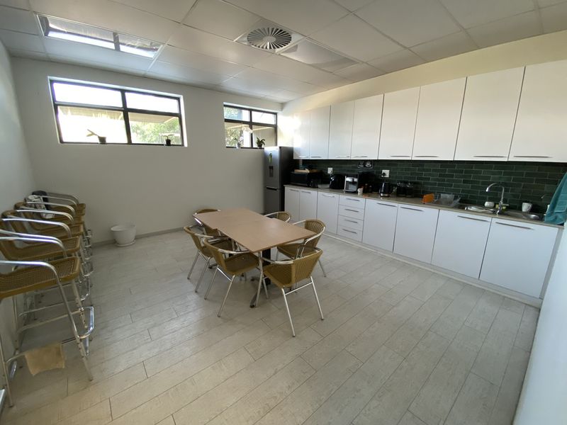 266m2 Ground Floor Suite to Let in Fourways - Photo 7