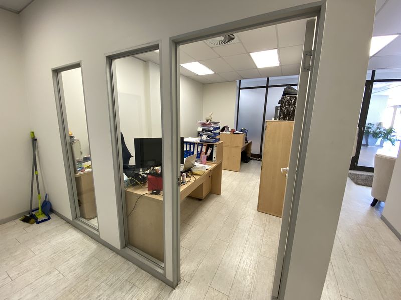 266m2 Ground Floor Suite to Let in Fourways - Photo 6