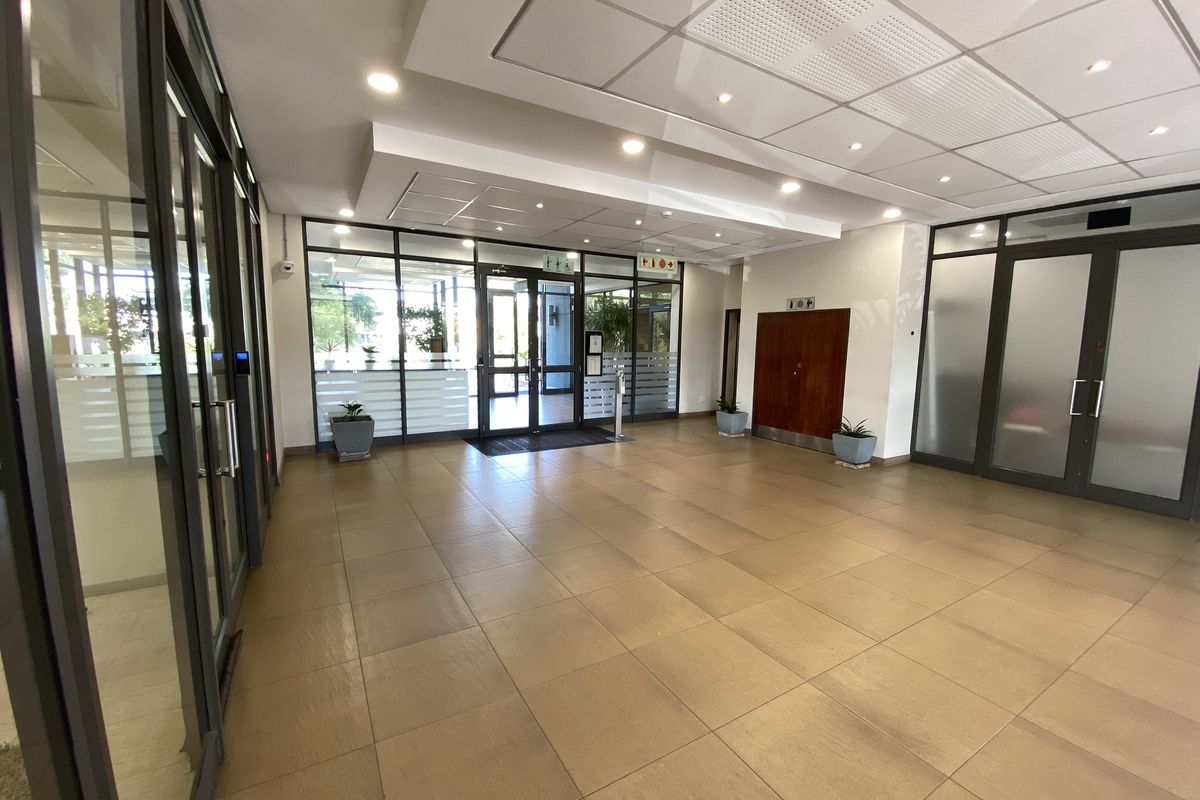 266m2 Ground Floor Suite to Let in Fourways - Photo 3