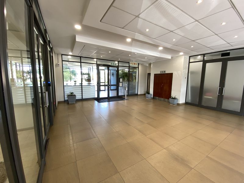 266m2 Ground Floor Suite to Let in Fourways - Photo 3