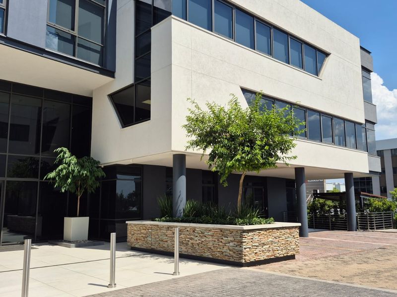 A-Grade offices to rent in in Vorna Valley, Midrand - Photo 2