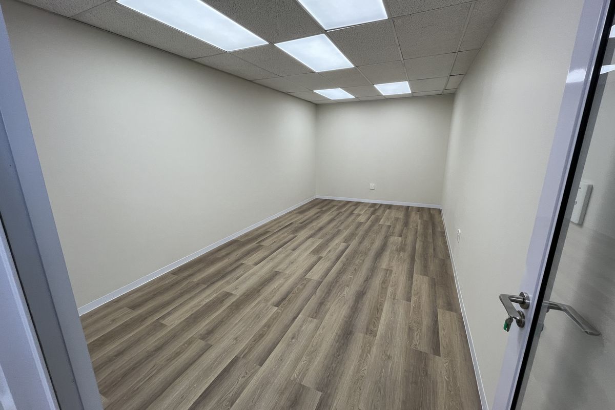 Ground Floor Office available with immediate occupation - Photo 2