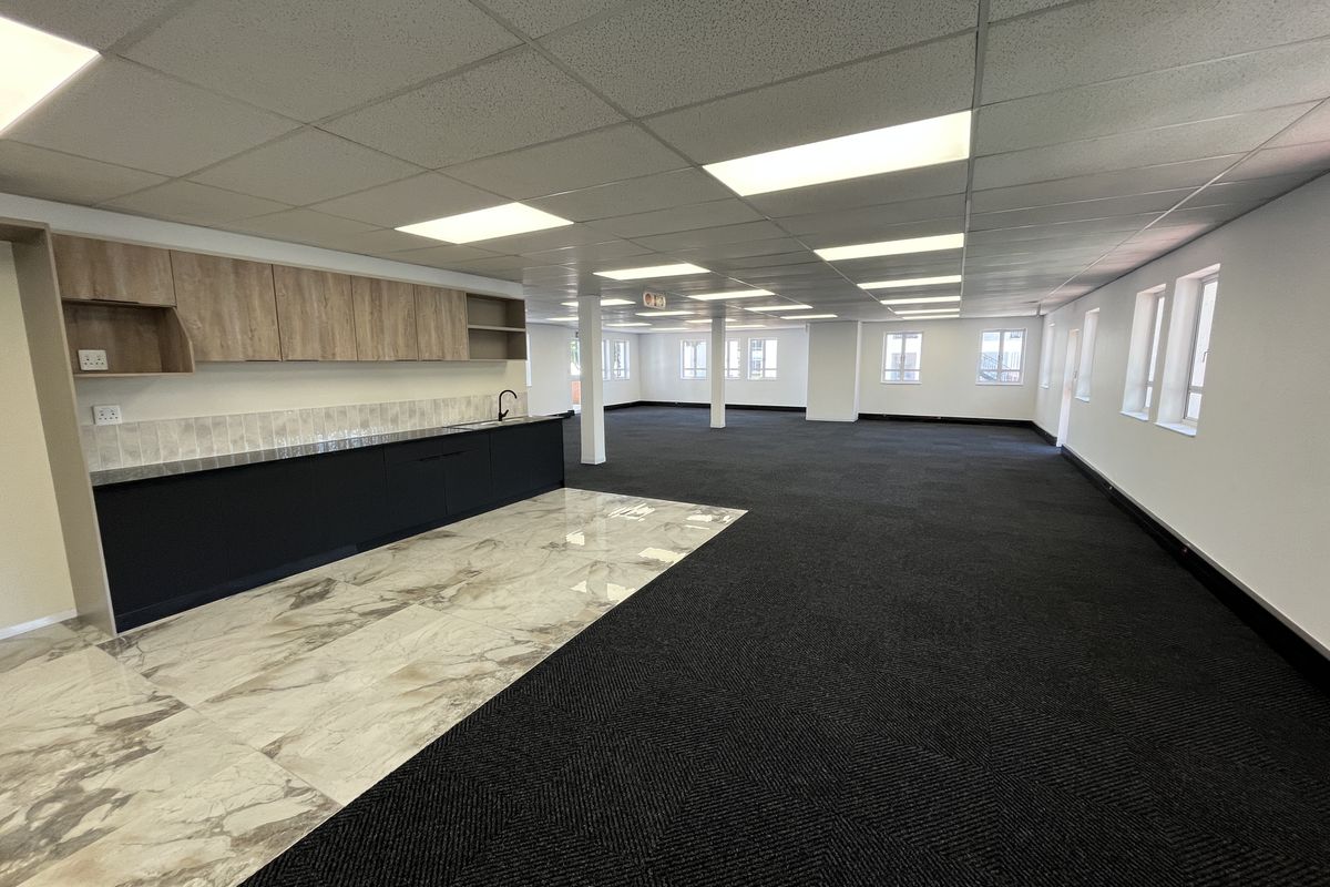 Ground Floor Office available with immediate occupation - Photo 5