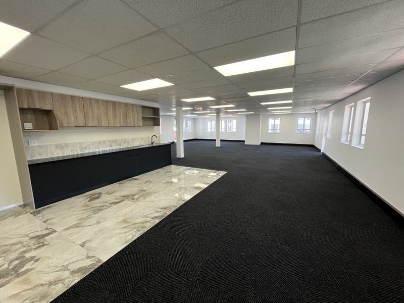 Ground Floor Office available with immediate occupation - Photo 5