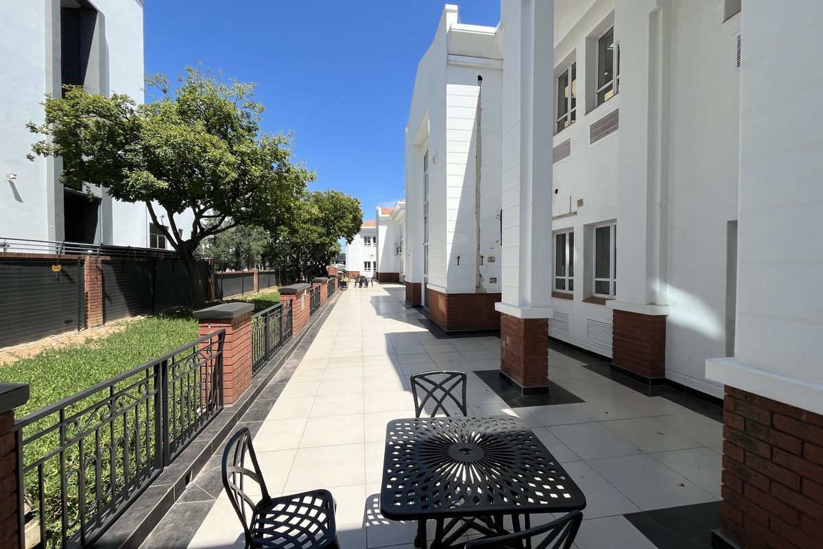 Ground Floor Office available with immediate occupation - Photo 3