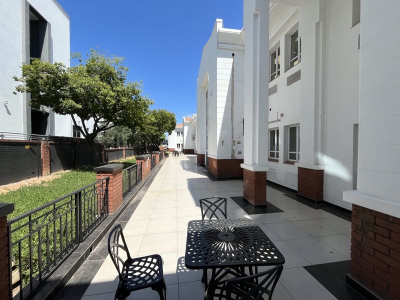 Ground Floor Office available with immediate occupation - Photo 3