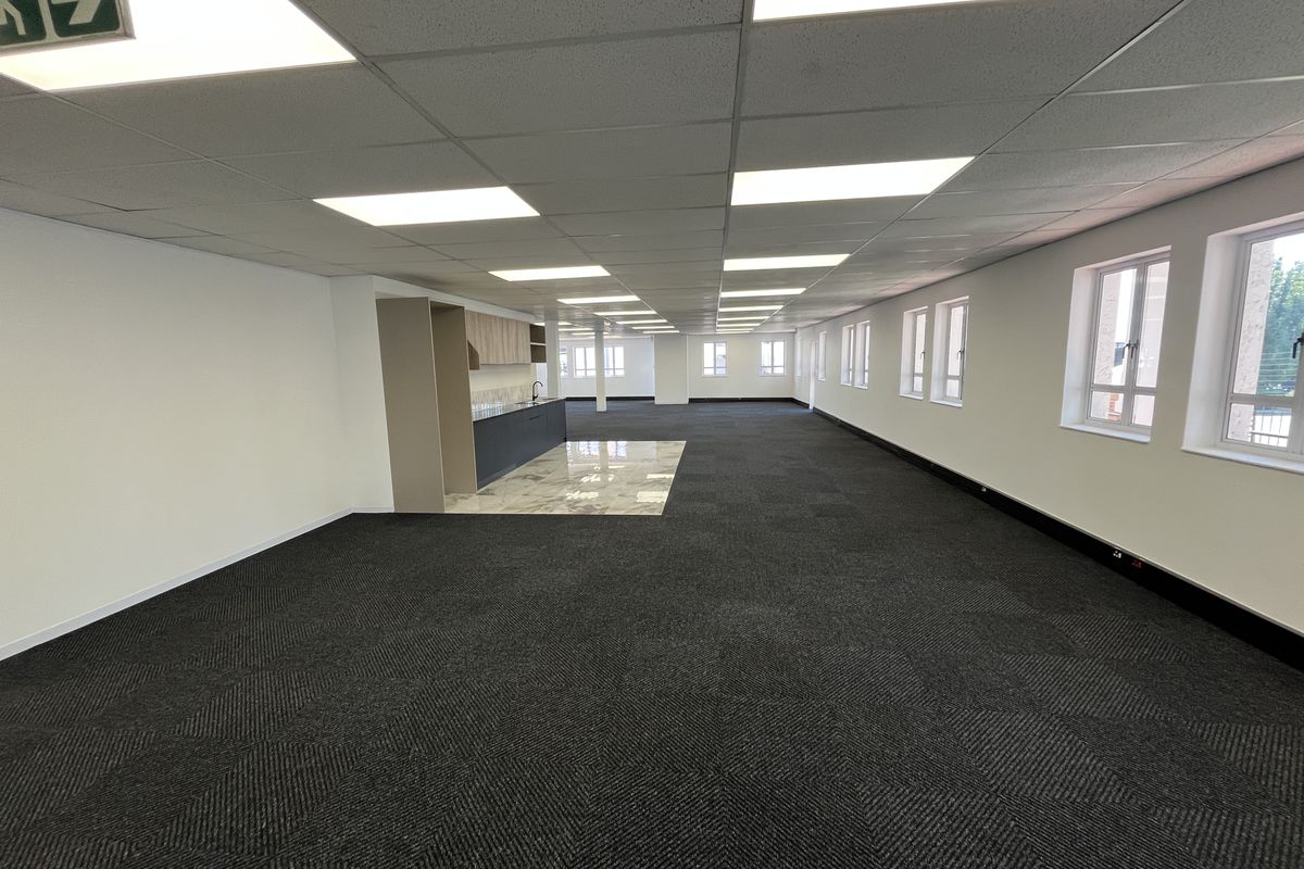 Ground Floor Office available with immediate occupation - Photo 4