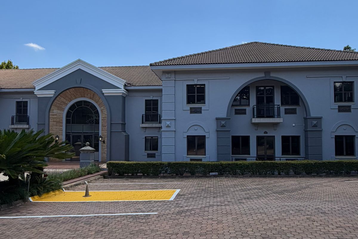 Prestigious Hyde Park Offices To Let – Prime Location Within Walking Distance of Hyde Park Corner - Photo 2