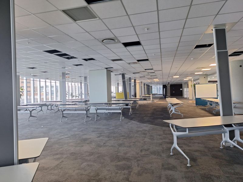 PRESTIGIOUS 4000sqm PREMIUM GRADE OFFICE IN SANDTON - Photo 9
