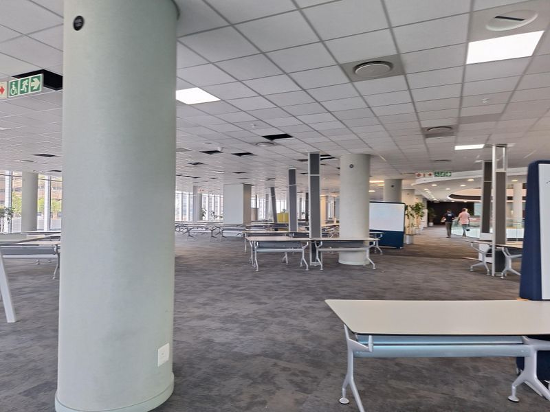 PRESTIGIOUS 4000sqm PREMIUM GRADE OFFICE IN SANDTON - Photo 10