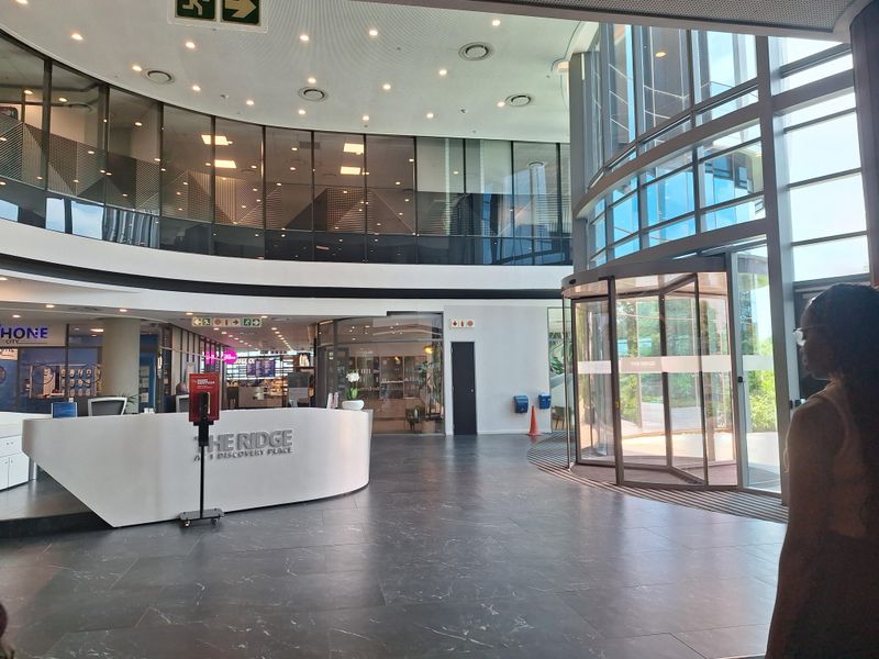 PRESTIGIOUS 4000sqm PREMIUM GRADE OFFICE IN SANDTON - Photo 2