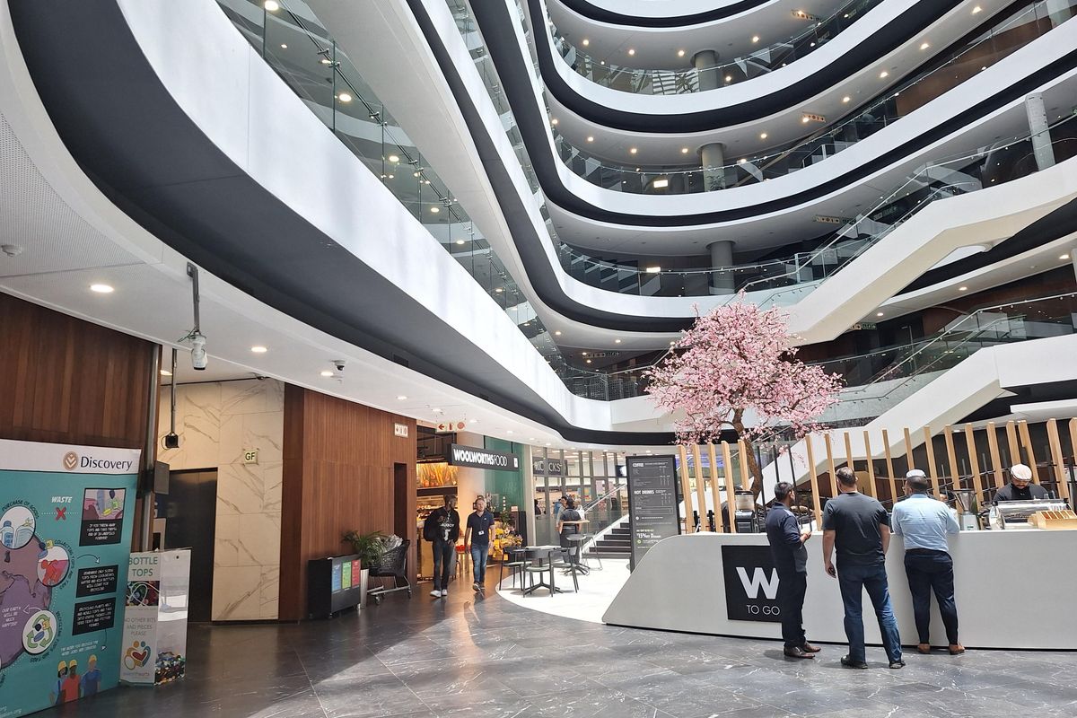 PRESTIGIOUS 4000sqm PREMIUM GRADE OFFICE IN SANDTON - Photo 3