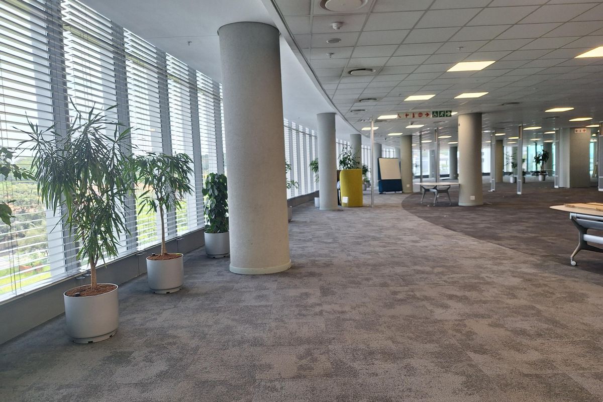 PRESTIGIOUS 4000sqm PREMIUM GRADE OFFICE IN SANDTON - Photo 5
