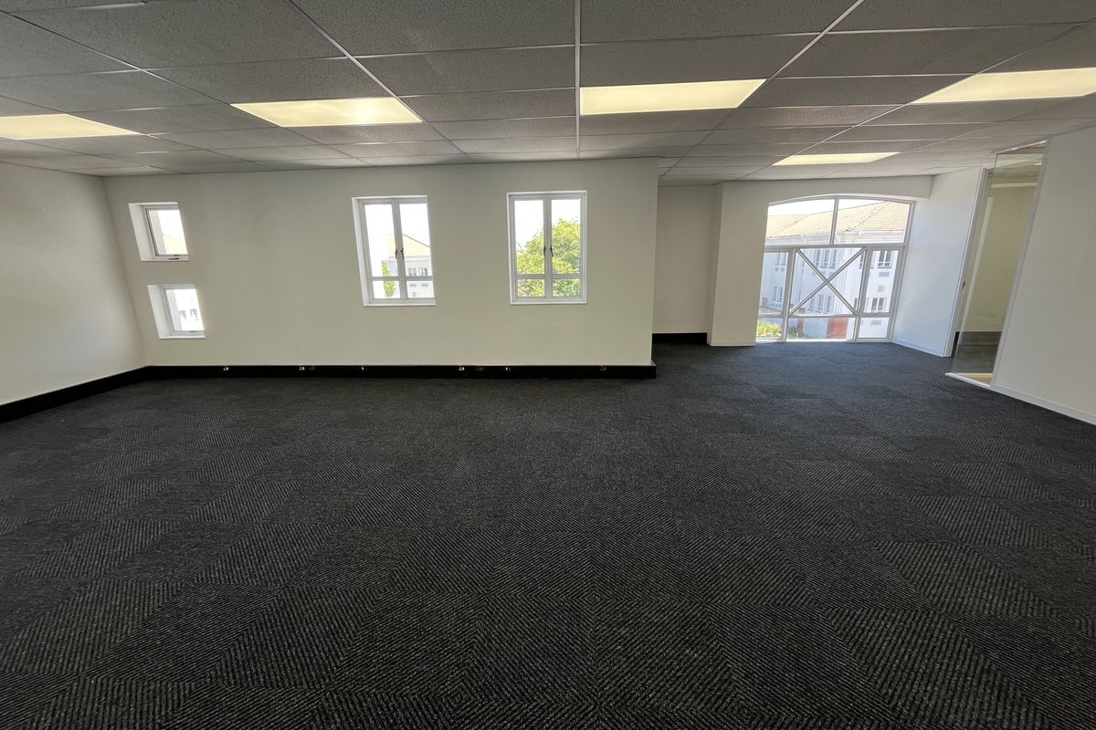 Stunning newly renovated 1st floor available - Photo 5