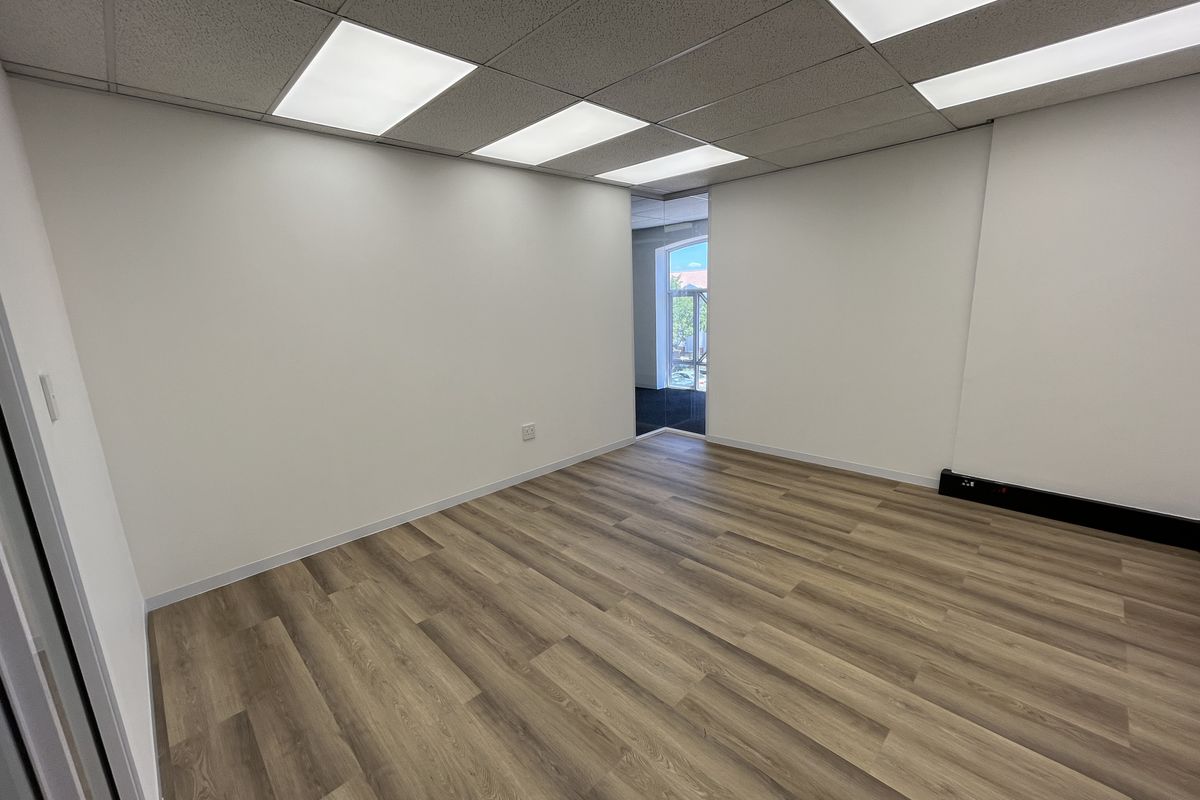 Stunning newly renovated 1st floor available - Photo 2