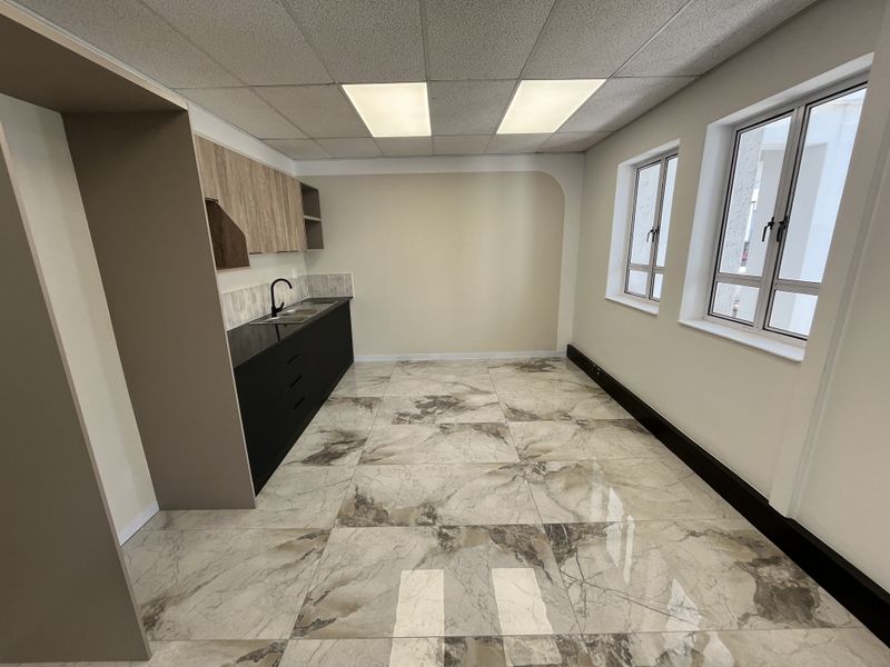 Stunning newly renovated 1st floor available - Photo 6