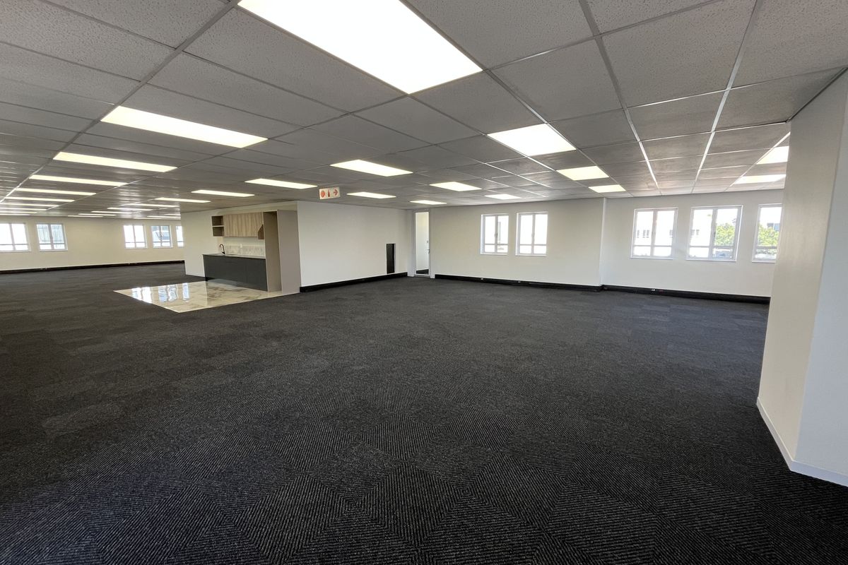 Stunning newly renovated 1st floor available - Photo 4