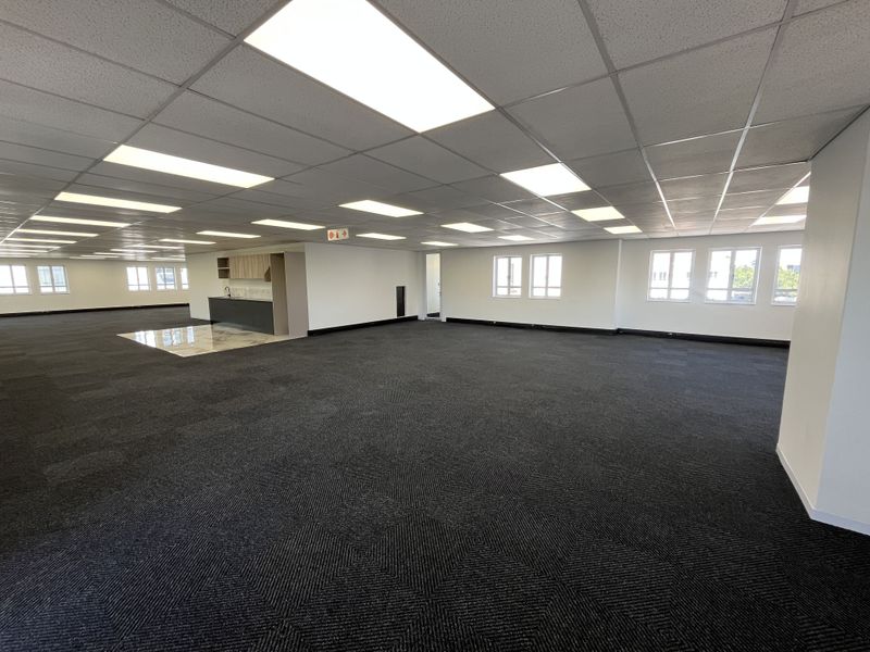 Stunning newly renovated 1st floor available - Photo 4