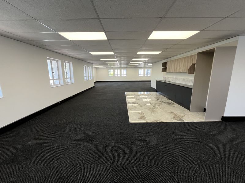 Stunning newly renovated 1st floor available - Photo 5