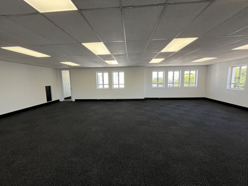 Stunning newly renovated 1st floor available - Photo 7