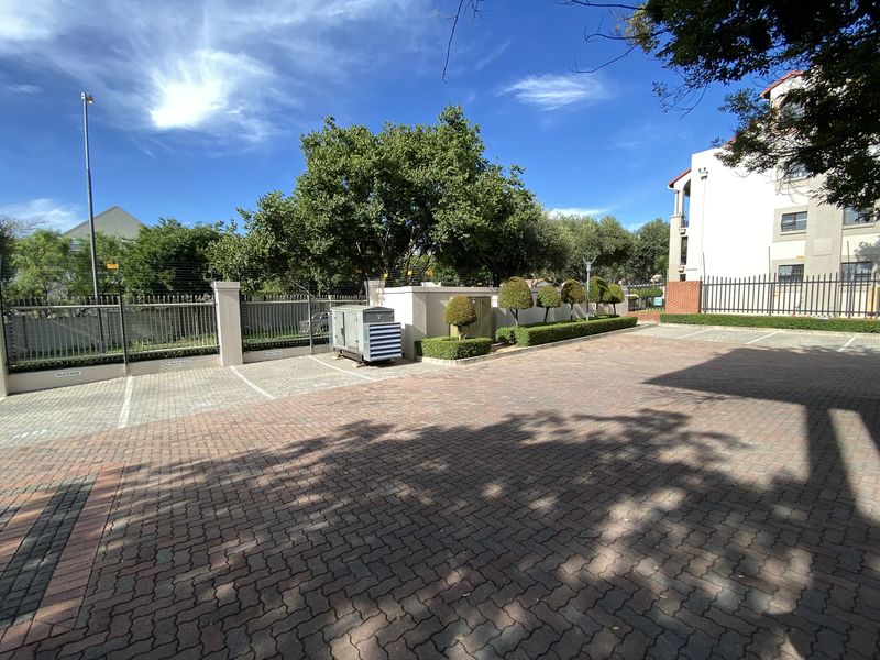 983m2 Office Block for Sale in Fourways - Photo 4