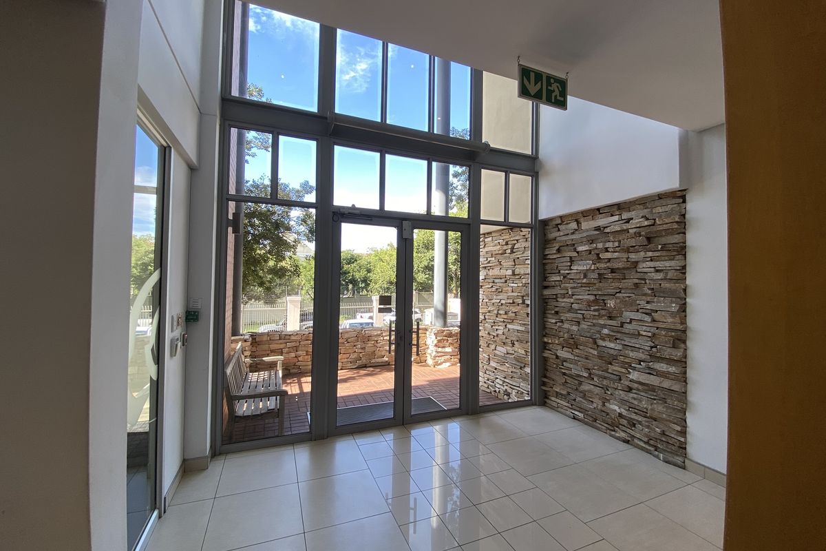 983m2 Office Block for Sale in Fourways - Photo 5