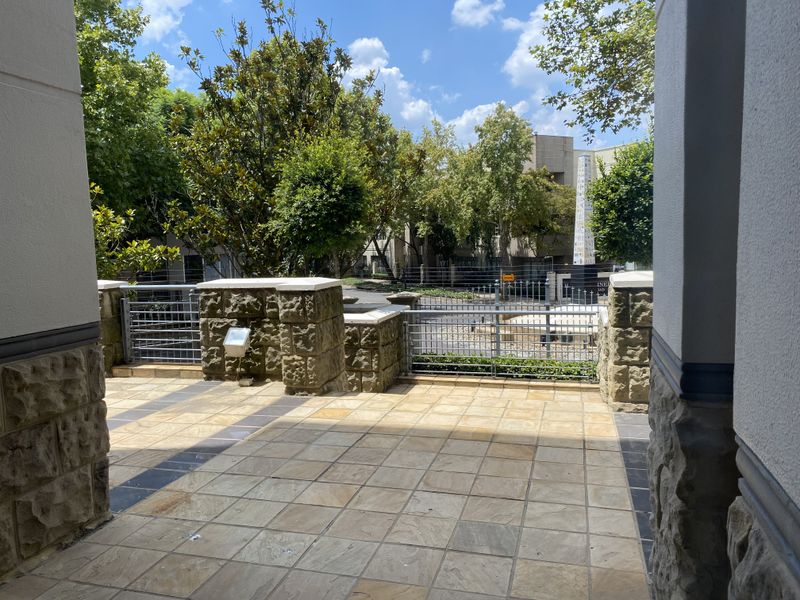 AAA Graded air-conditioned offices to rent in Illovo - Photo 10