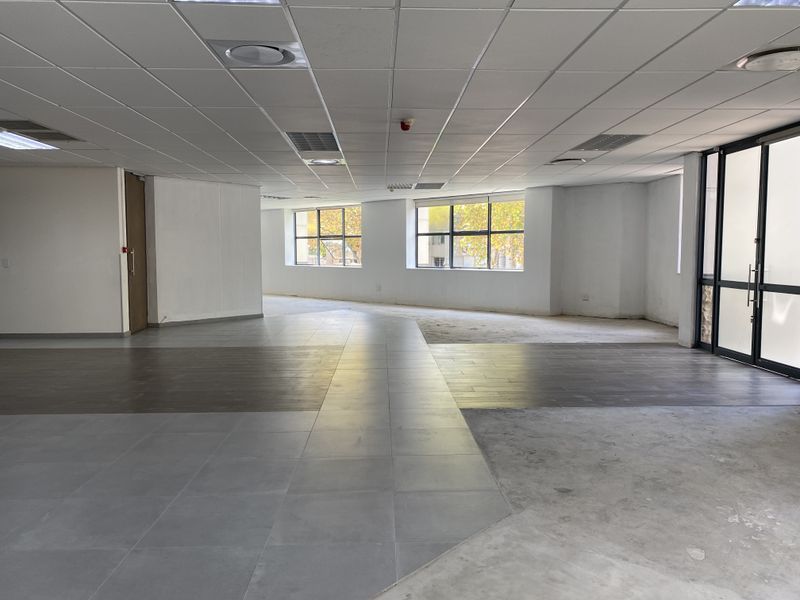 AAA Graded air-conditioned offices to rent in Illovo - Photo 9