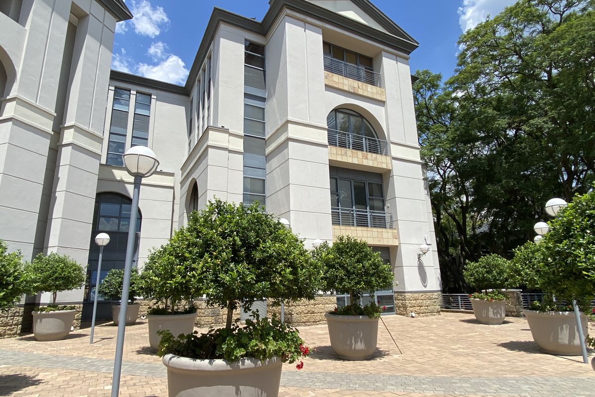 AAA Graded air-conditioned offices to rent in Illovo - Photo 2