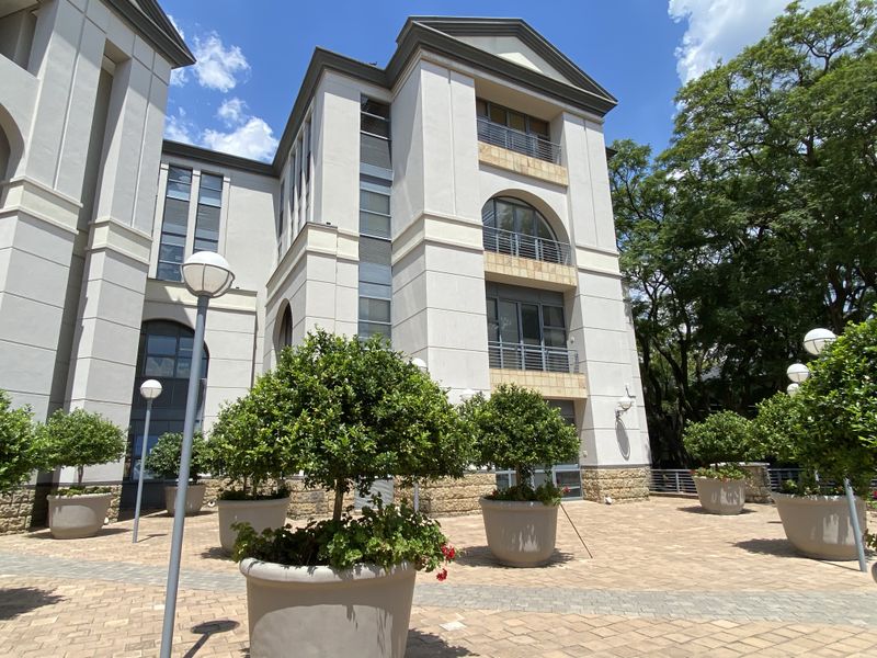 AAA Graded air-conditioned offices to rent in Illovo - Photo 2