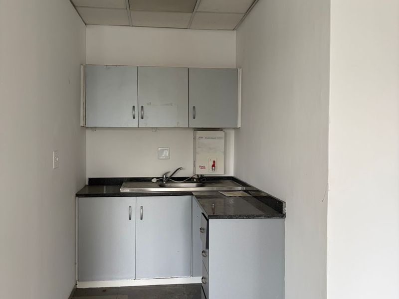 400sqm Office Space | Prime Rosebank Office Park | Secure, Garden Setting - Photo 8